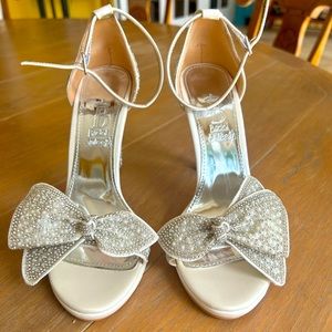 Beautiful  hand made wedding shoes size 7.5 but fits like an 8.